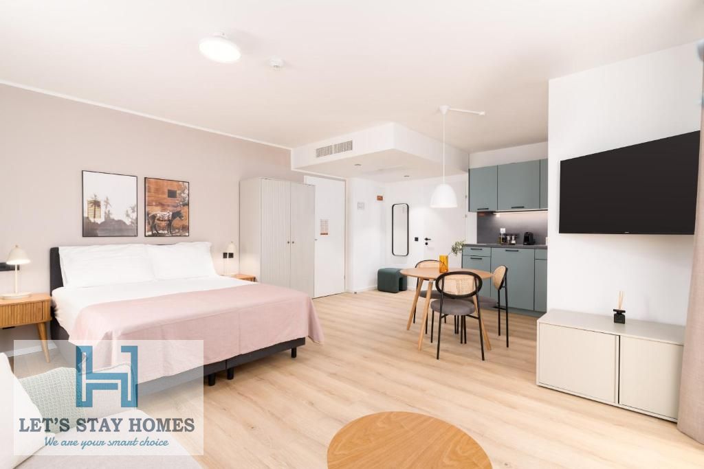 Luxury Redefined | Near Metro Station | Pool | Fully Equipped Gym | Housekeeping | Free Parking | 24/7 Concierge I Free Cleaning