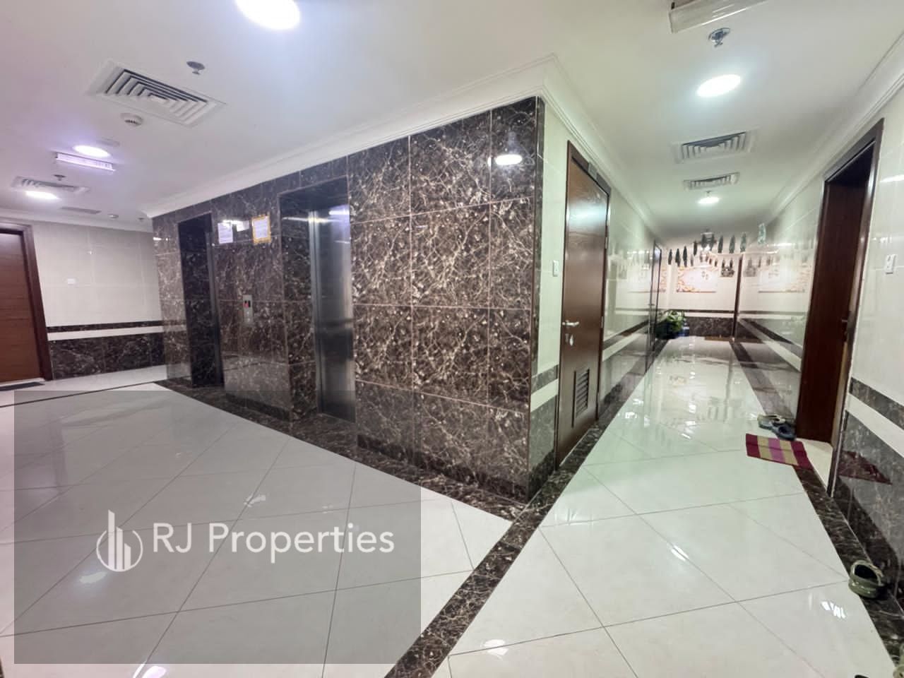 Hot OFFER LUXURY 1BHK WITH WADEROBE balcony 2WISHROOOM parking 40k