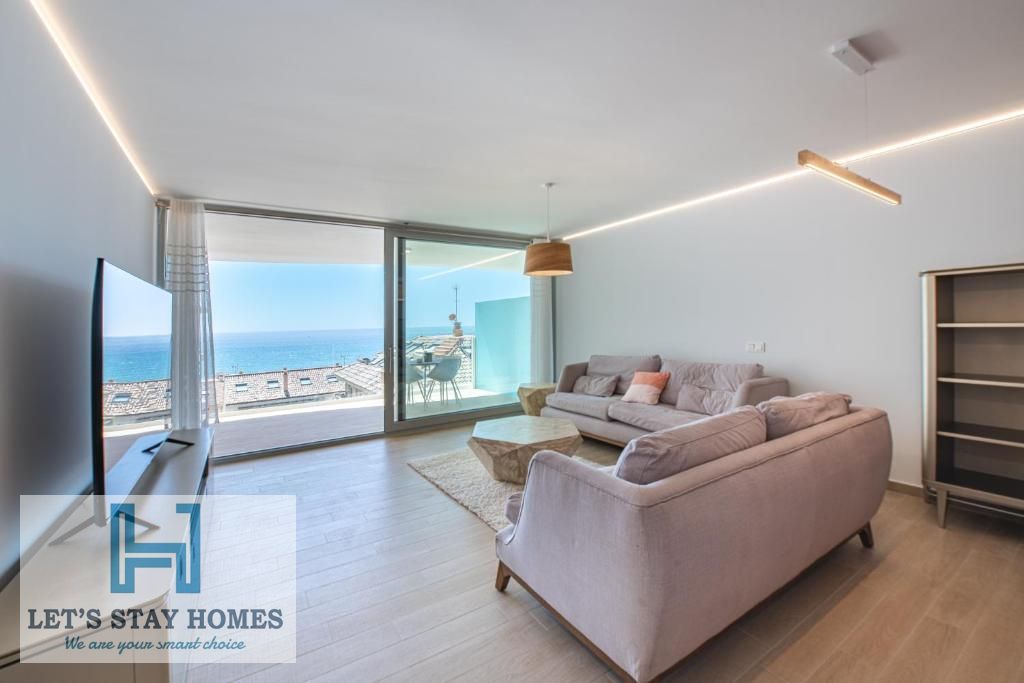 Luxury Redefined | Near Metro Station | Pool | Fully Equipped Gym | Housekeeping | Free Parking | 24/7 Concierge I Free Cleaning