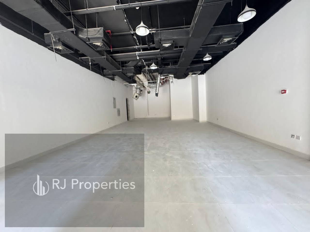 Hot OFFER LUXURY shop very prime lecation business area ready to move only jest 115k