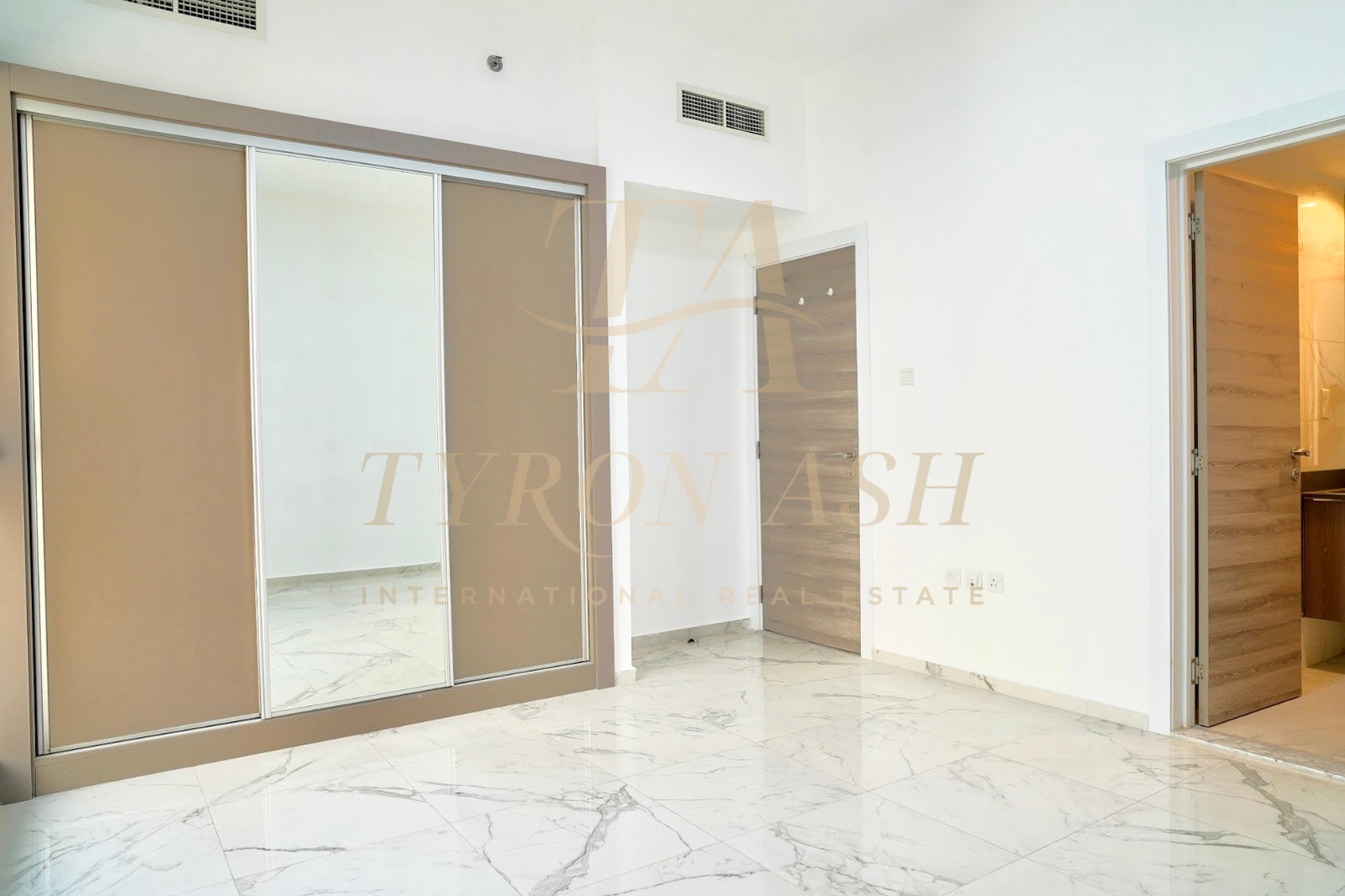 SPACIOUS UNIT | MODERN | AVAILABLE NOW