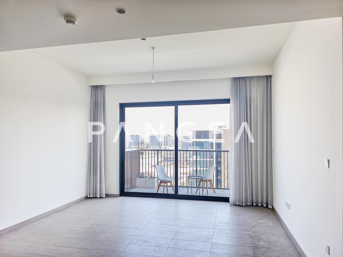 Available Now | High floor | Flexible Cheques