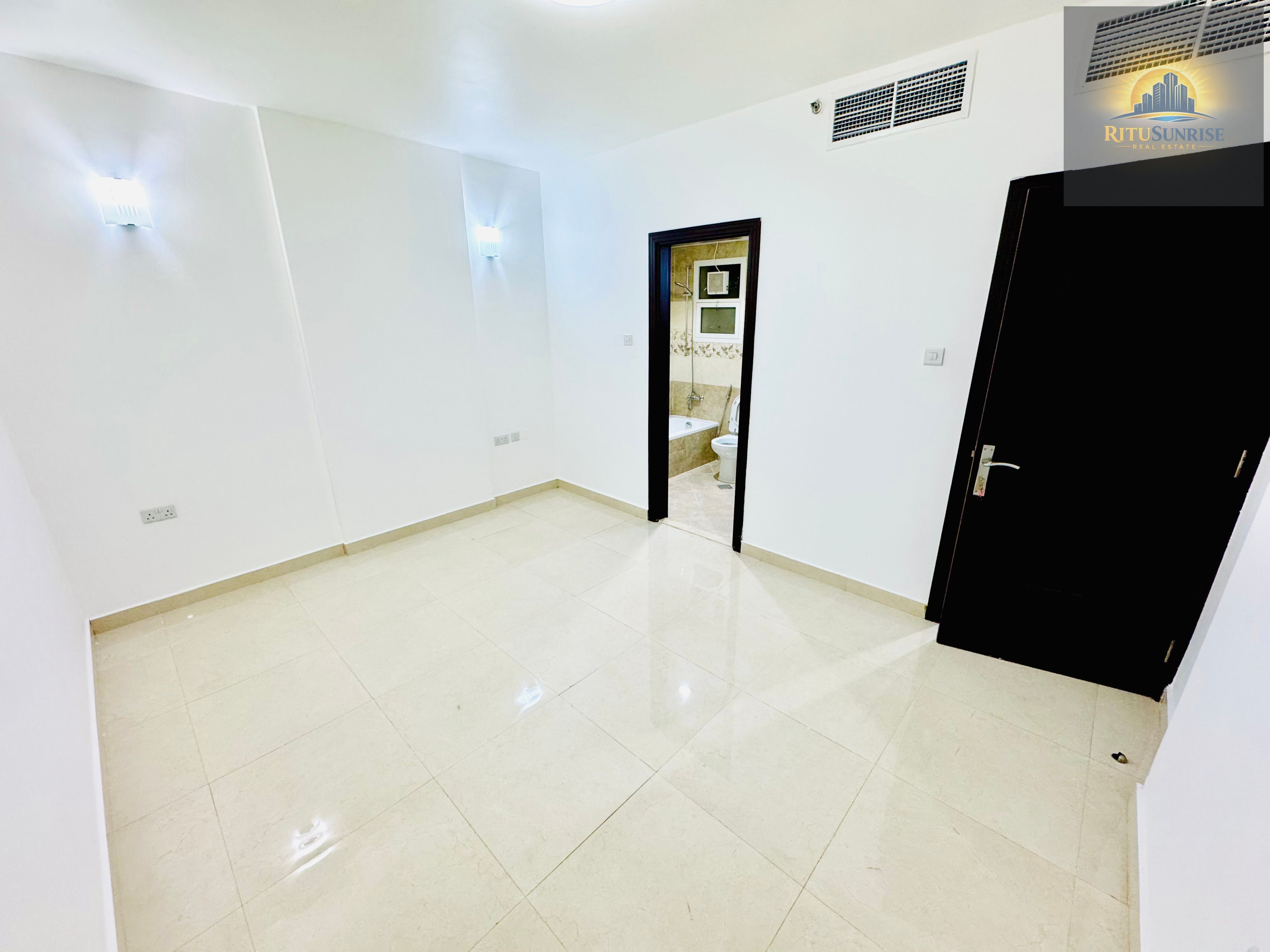 Deluxe 1 Bedroom Hall Apartment 2 Bathrooms Balcony Prime Location TCA