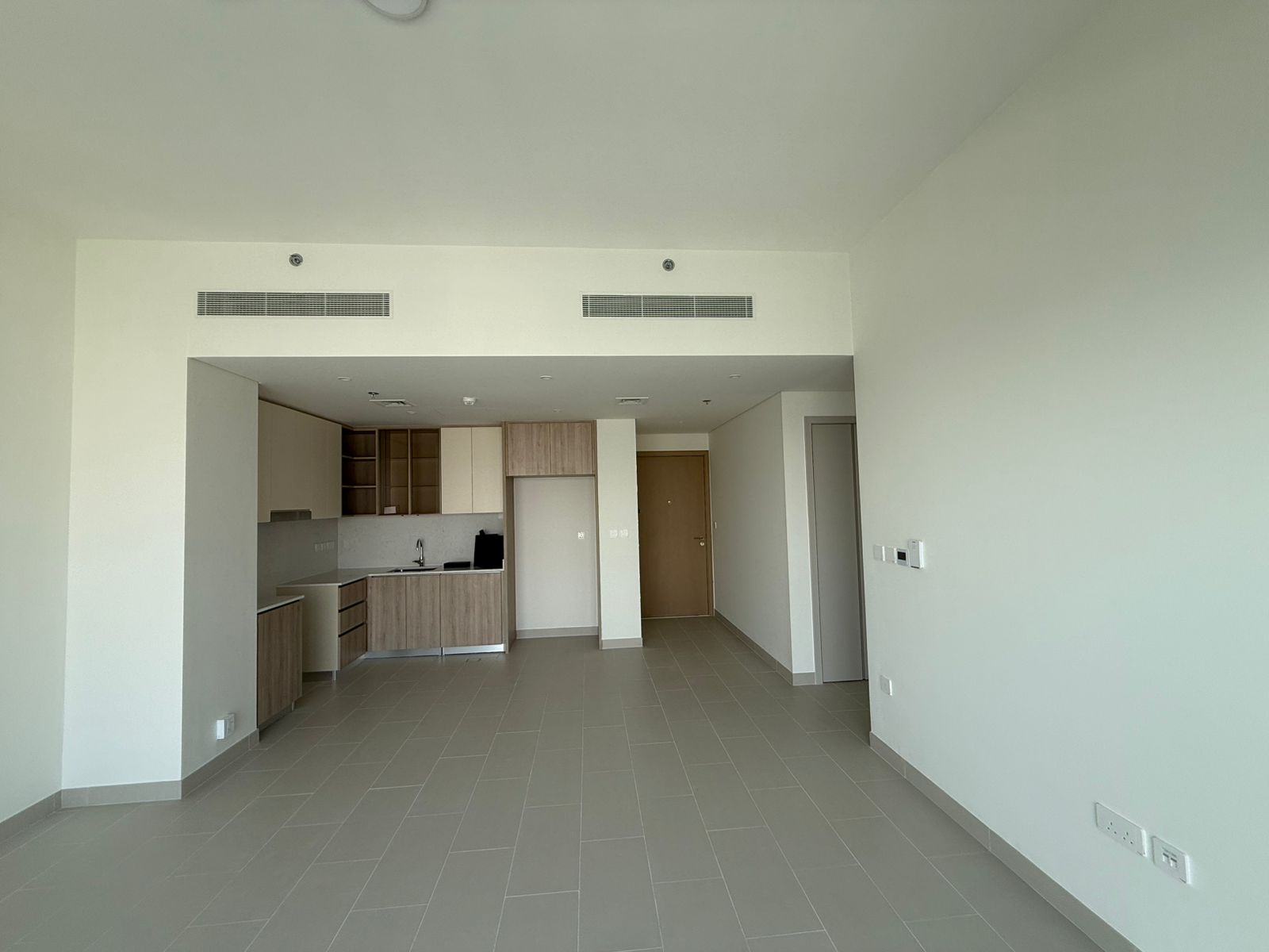 BRAND NEW | SPACIOUS AND BRIGHT | PRIME LOCATION