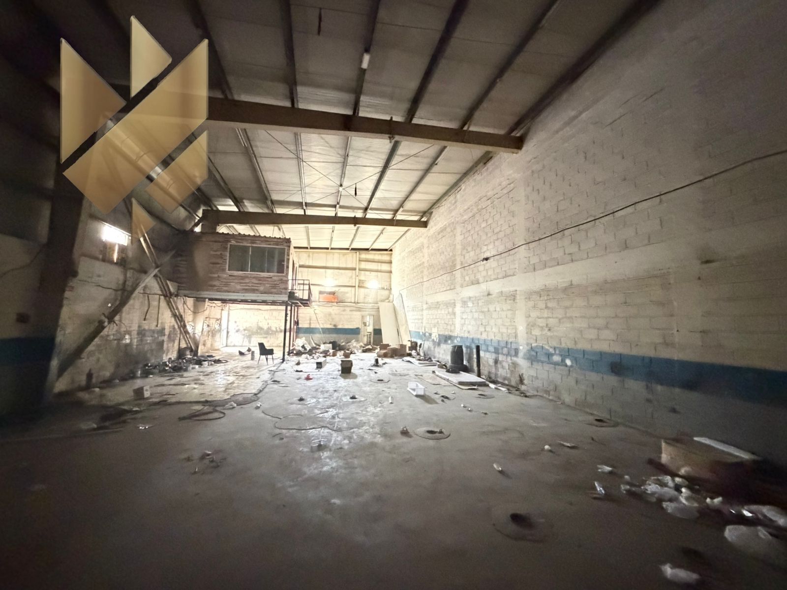 Warehouse suitable for garage, lathe, or any activity | 3,200 sq ft | 2 offices | Bathroom | Kitchen | Prime location