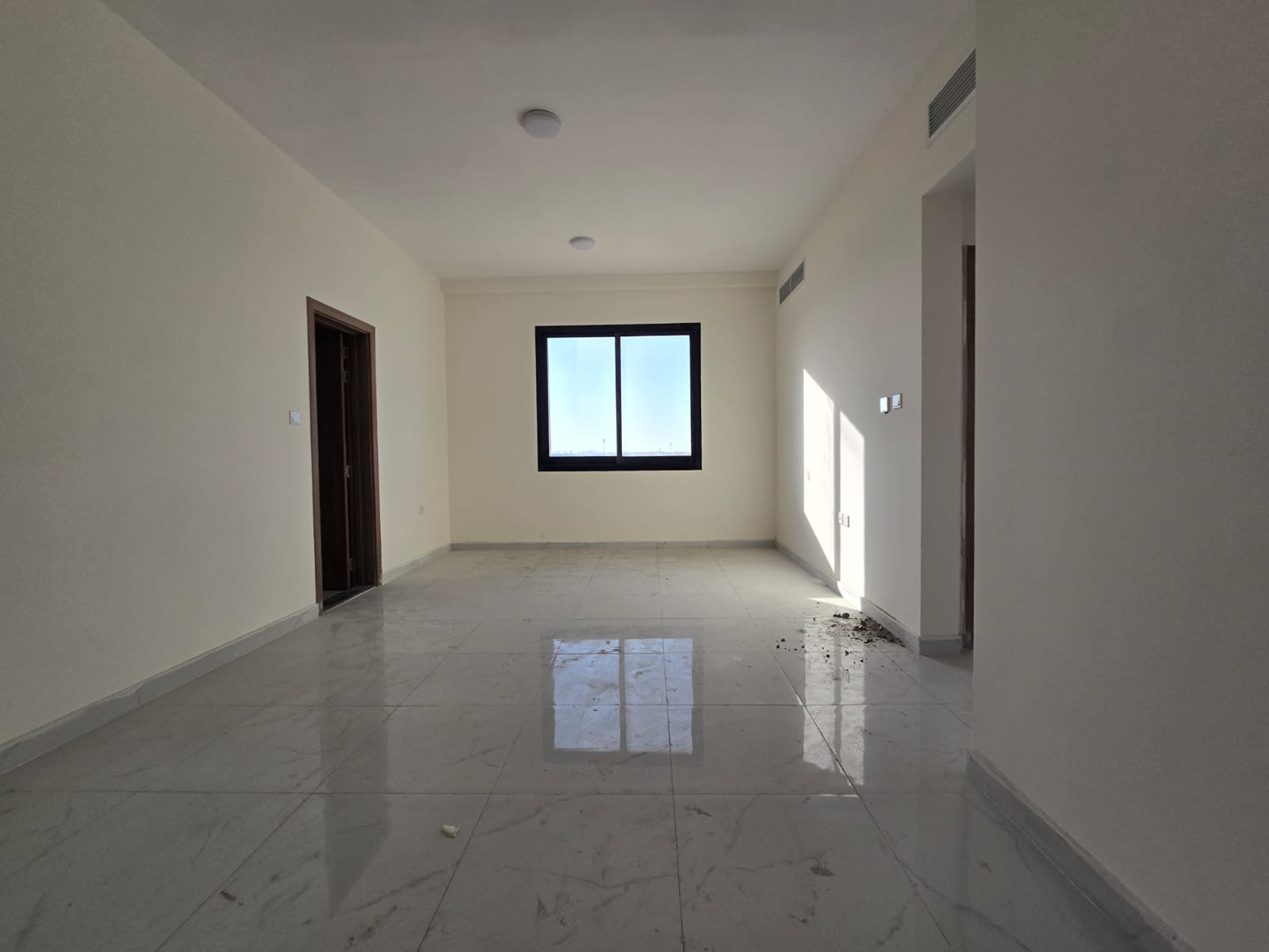 High-end family accommodation - brand new building - first occupancy - at an ideal price - close to all services