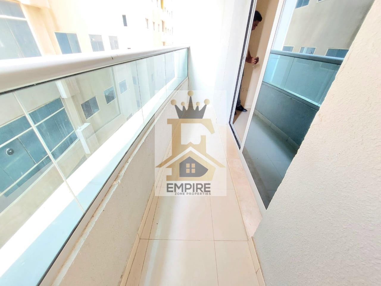 Hot offer 1br Bright,,Huge living ,,balcony,,good location