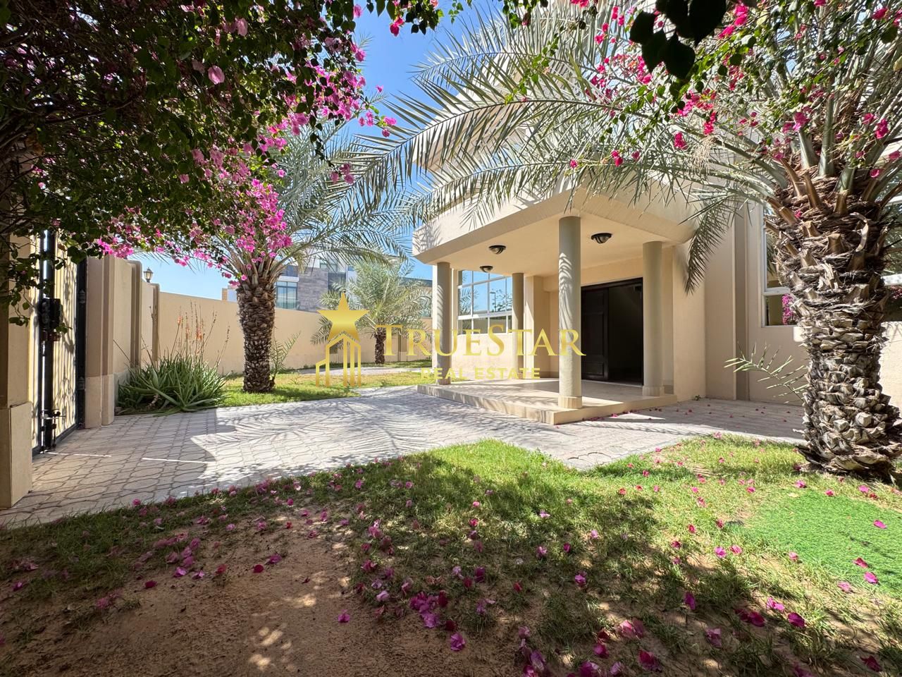BRIGHT 4BR+MAIDS+LAUNDRY PRIVATE GARDEN POOL INDEPENDENT VILLA