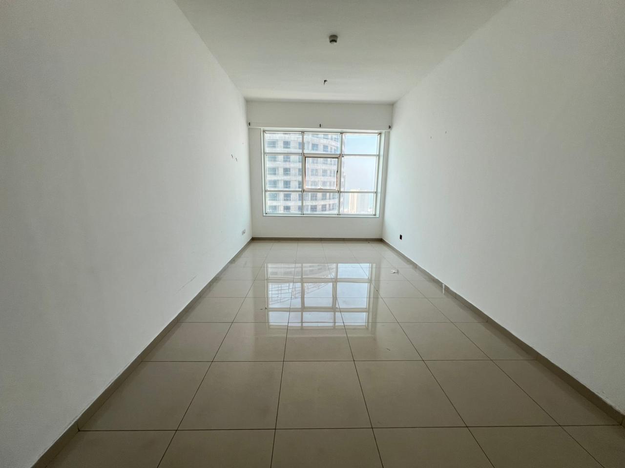 Free parking | Built-in wardrobes | Balcony | Panoramic view | Direct access to Dubai exit