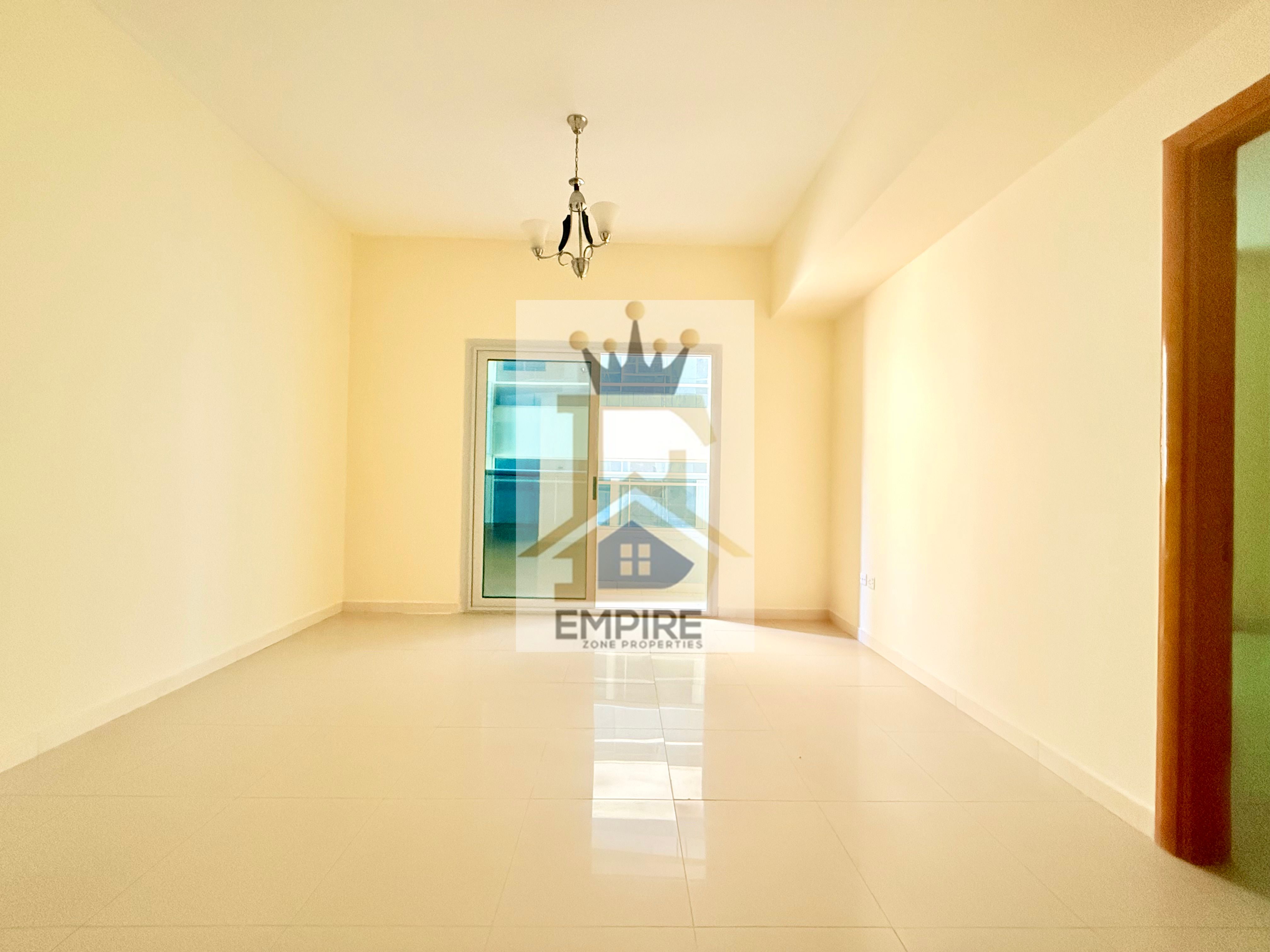 Amazing apartment with balcony with close leaving room. Prime location. Easy exit to dubai