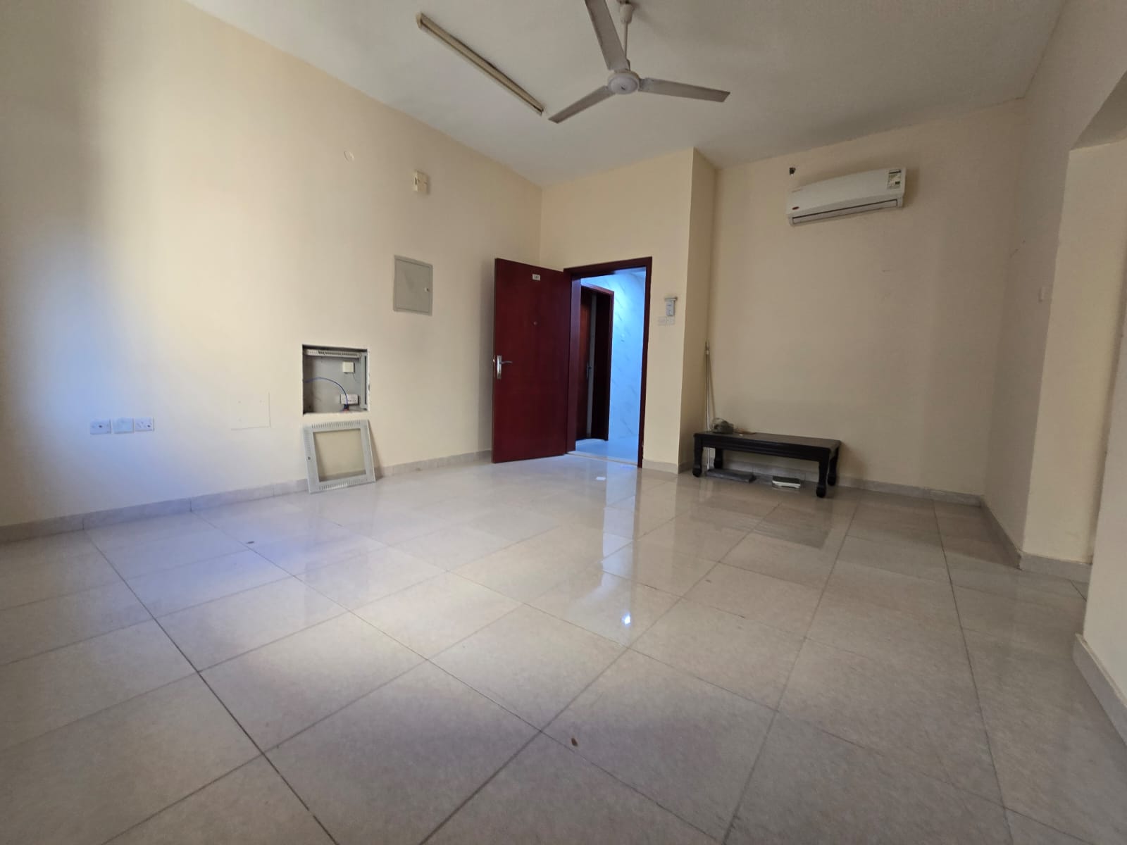 A fantastic opportunity to live in the Al-Aliya area behind Bait Al Mutwahid, a strategic location very close to the Mohammed Bin Zayed exit, providin