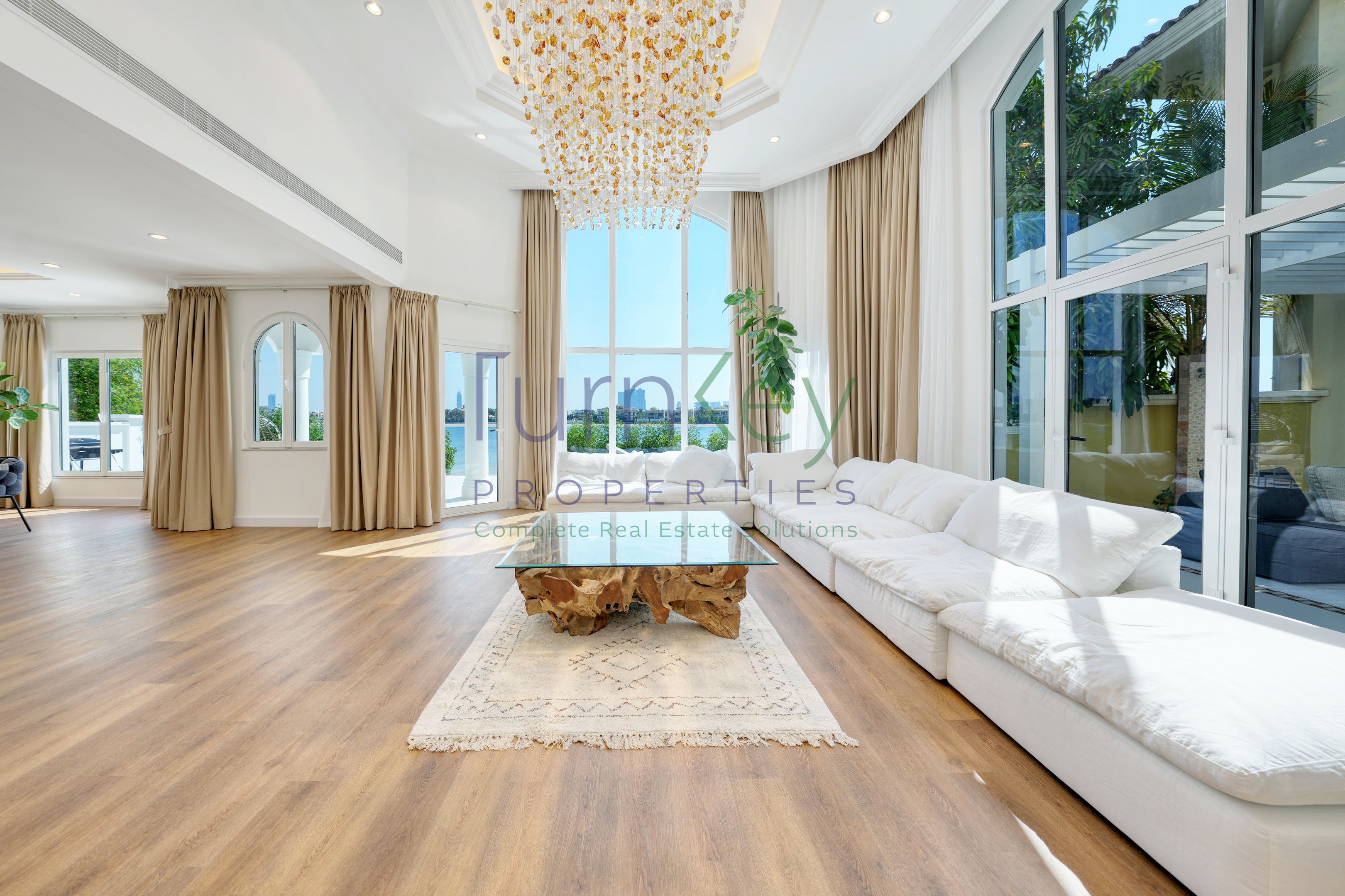 Renovated HIGH NO. Modern Villa on Palm Jumeirah