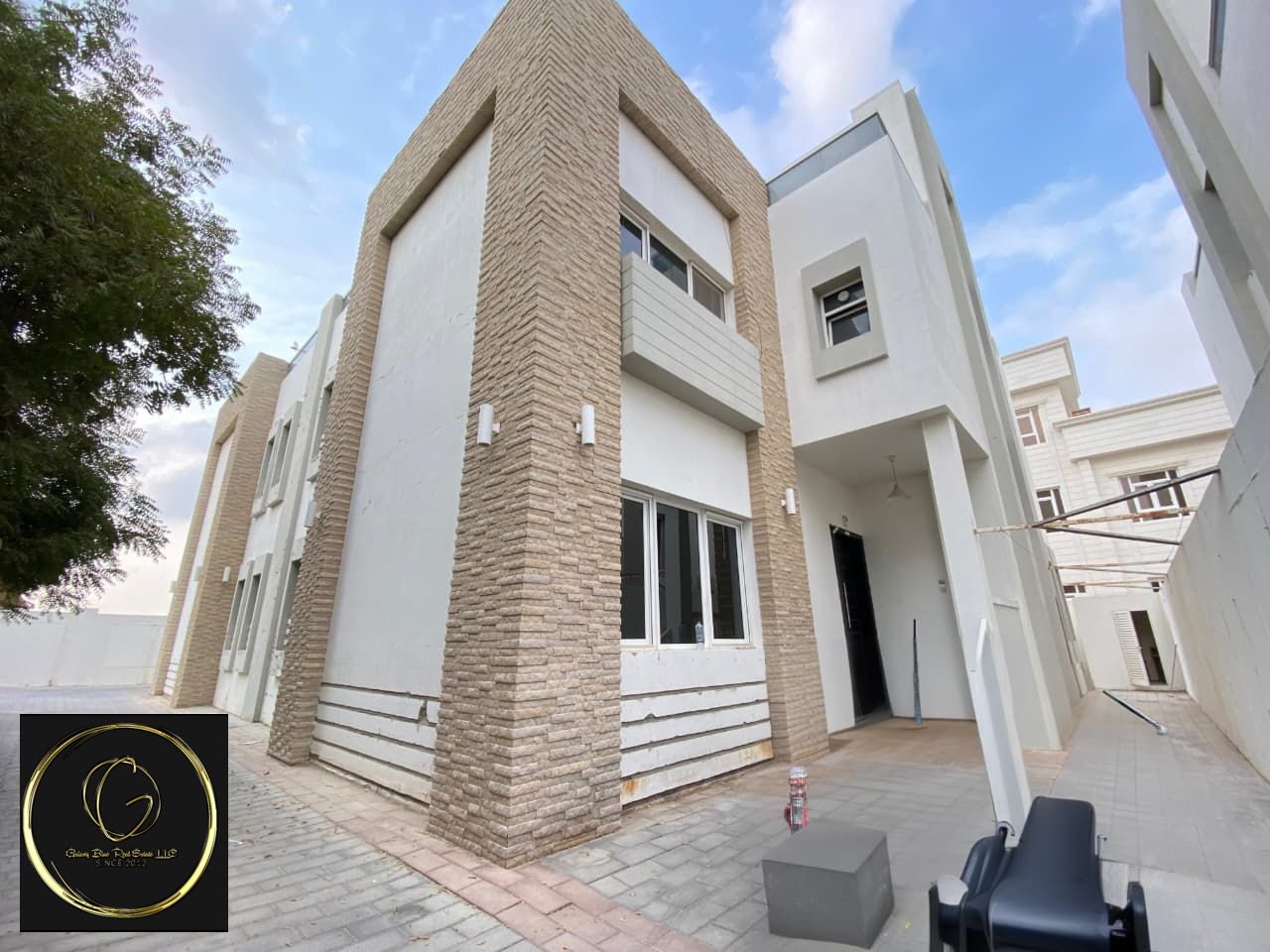 FANTASTIC 7 BEDROOMS VILLA IN MBZ CITY