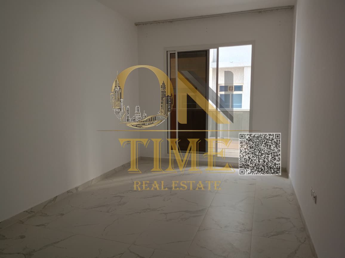 One-bedroom apartment with a living room, prime location, attractive view, all services available.