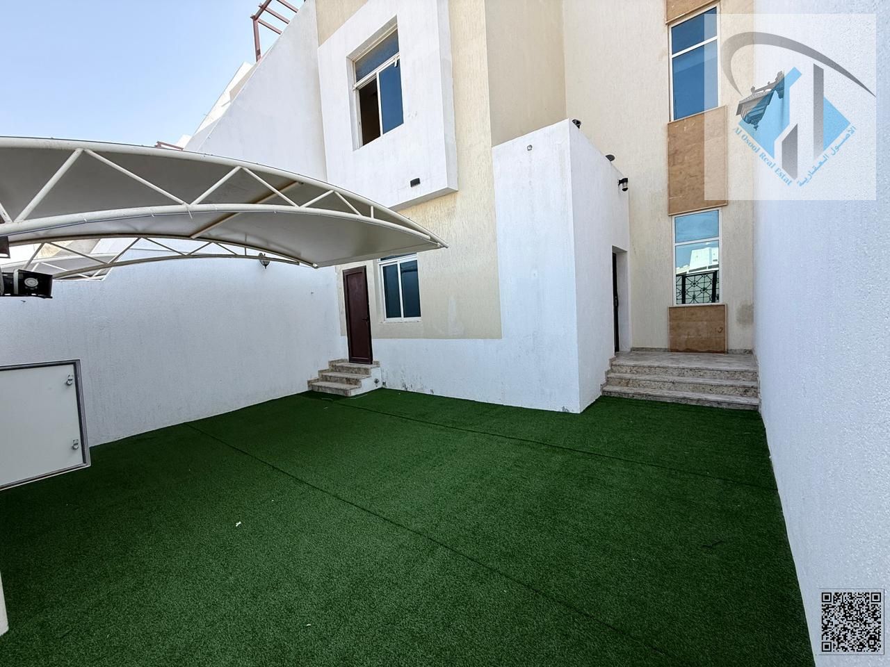 Villa for sale opposite the mosque, including water, electricity, and air conditioning. Freehold ownership for all nationalities.
