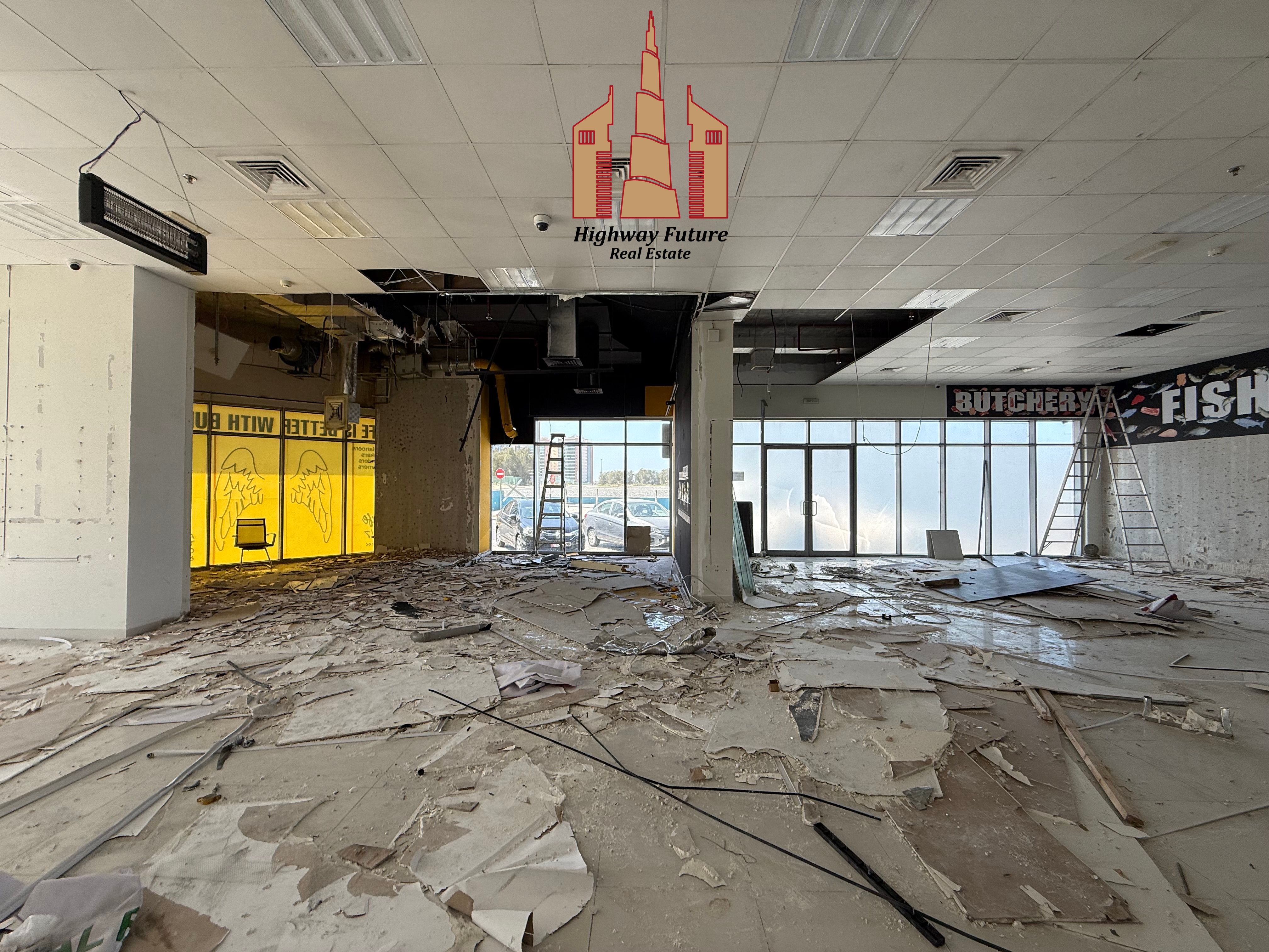 Perfect 2315 Sq ft Commercial Spot — High Footfall, Great Visibility 210k