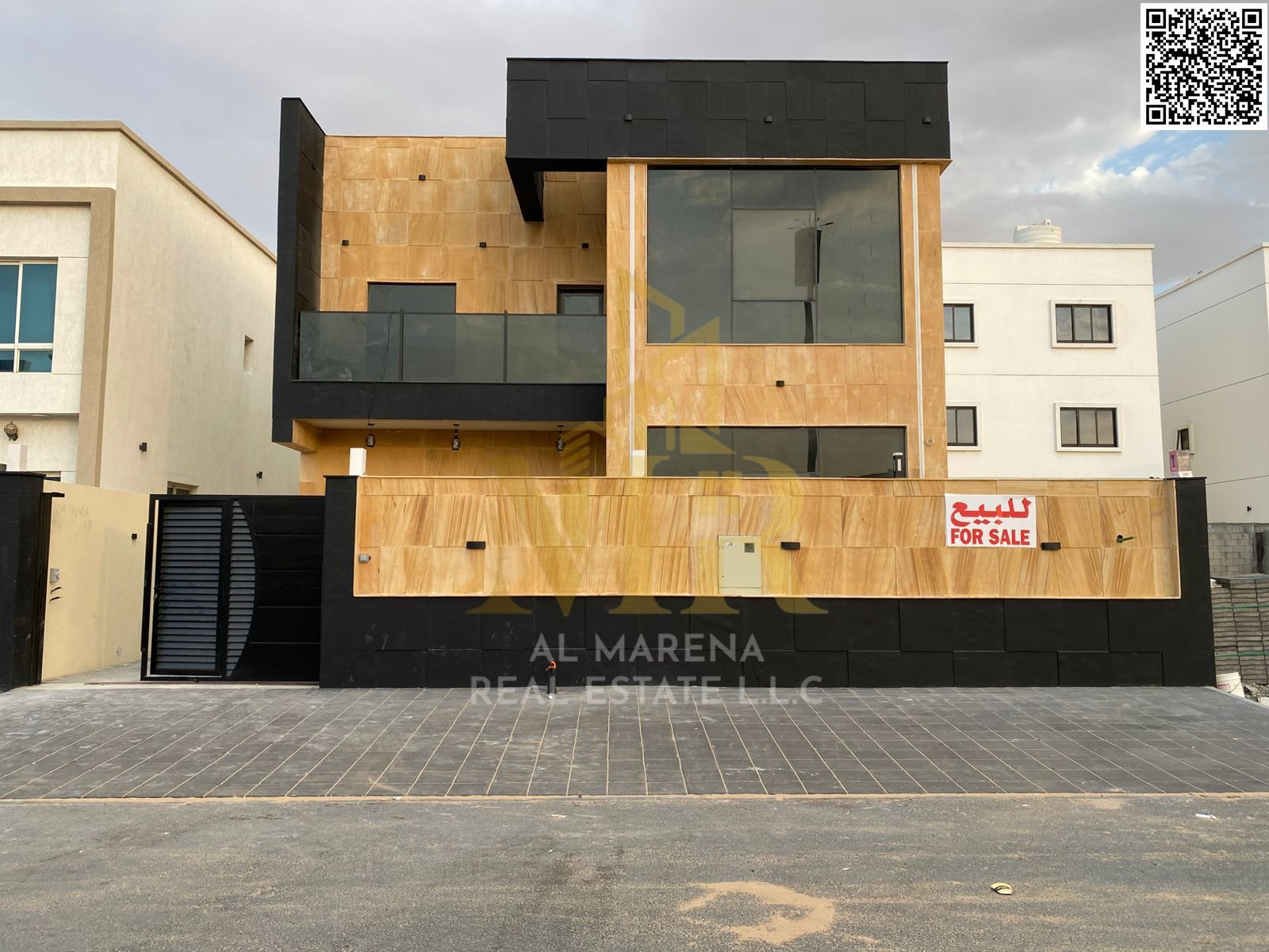 Modern villa with luxurious finishes and central air conditioning, directly on Sheikh Mohammed Bin Zayed Road next to Boulevard Mall. For sale in Al Z