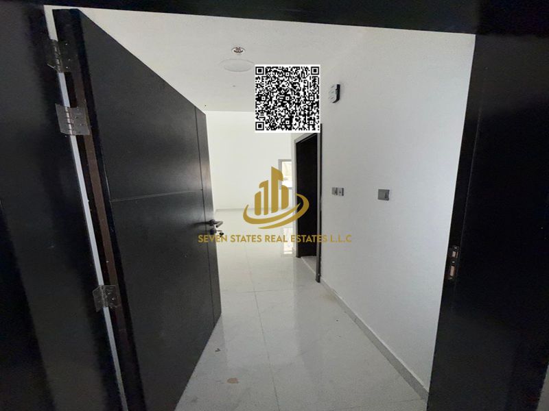 Annual rent in a prime location, high-end finishing, separate kitchen.