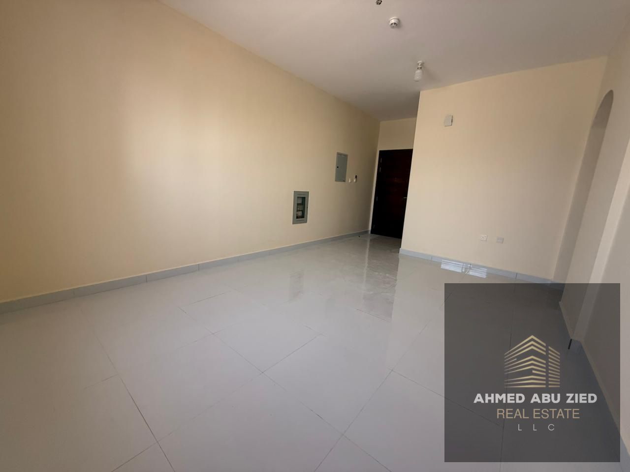 Spacious 1-Bedroom Master Apartment with 2 Bathrooms and Balcony , Ideal for professionals or singles. Located in a prime and vibrant area of Al Jurf