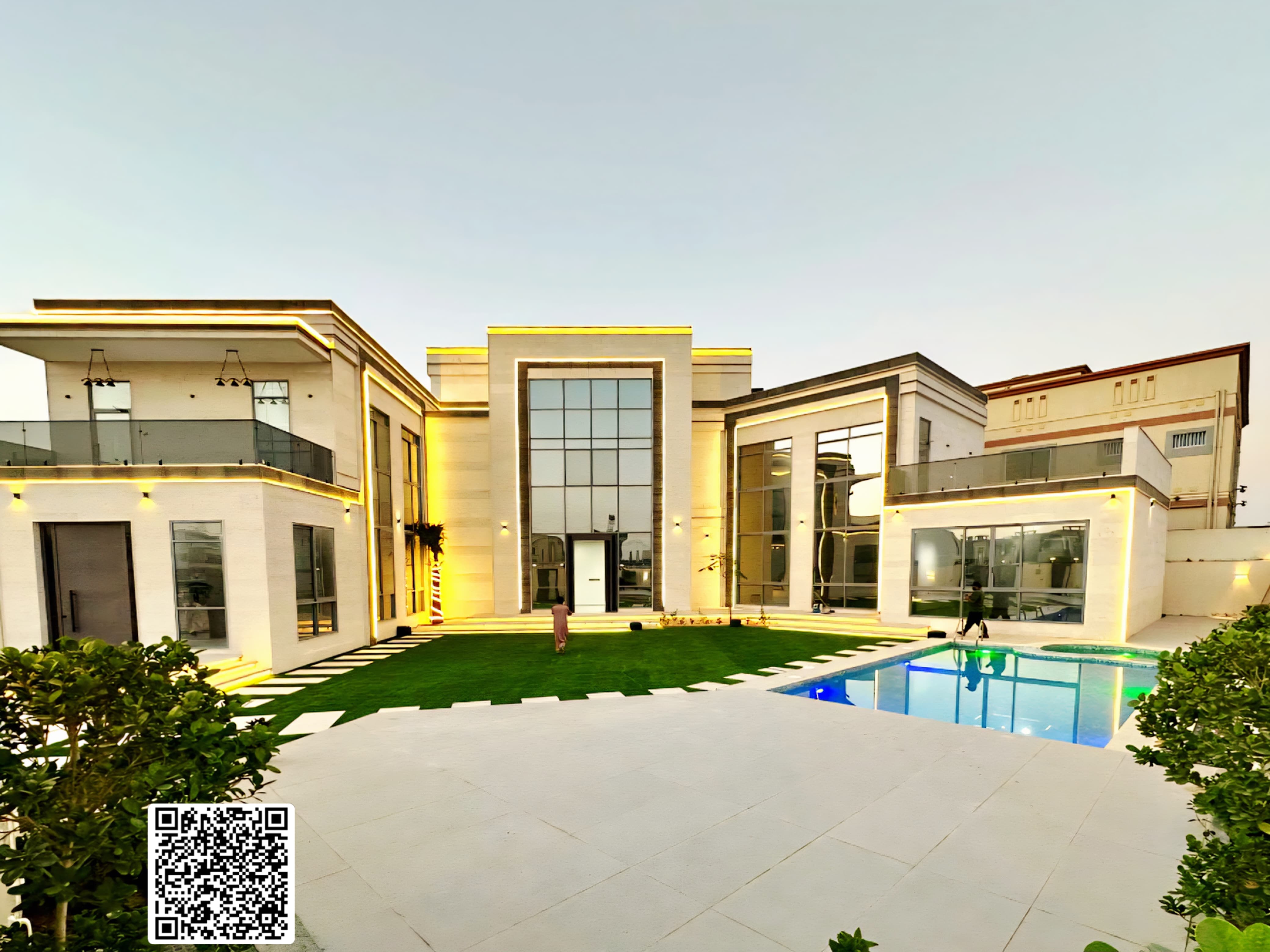 Villa for sale with an area of 10,000 feet directly behind Al Hamidiya Park, with electricity, water and air conditioning, ready for immediate occupancy, freehold ownership for all nationalities.