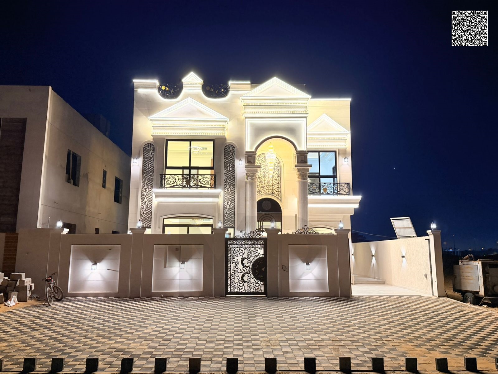 A luxury villa in the most prestigious and beautiful areas of Ajman, in a very special location and close to all services, including air conditioning,