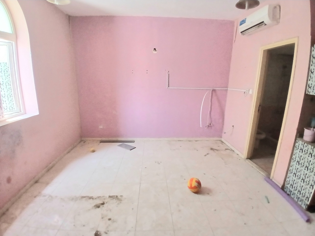 Big Spacious lavish studio fully family Building Near Muwailah bus stand just rent 20k