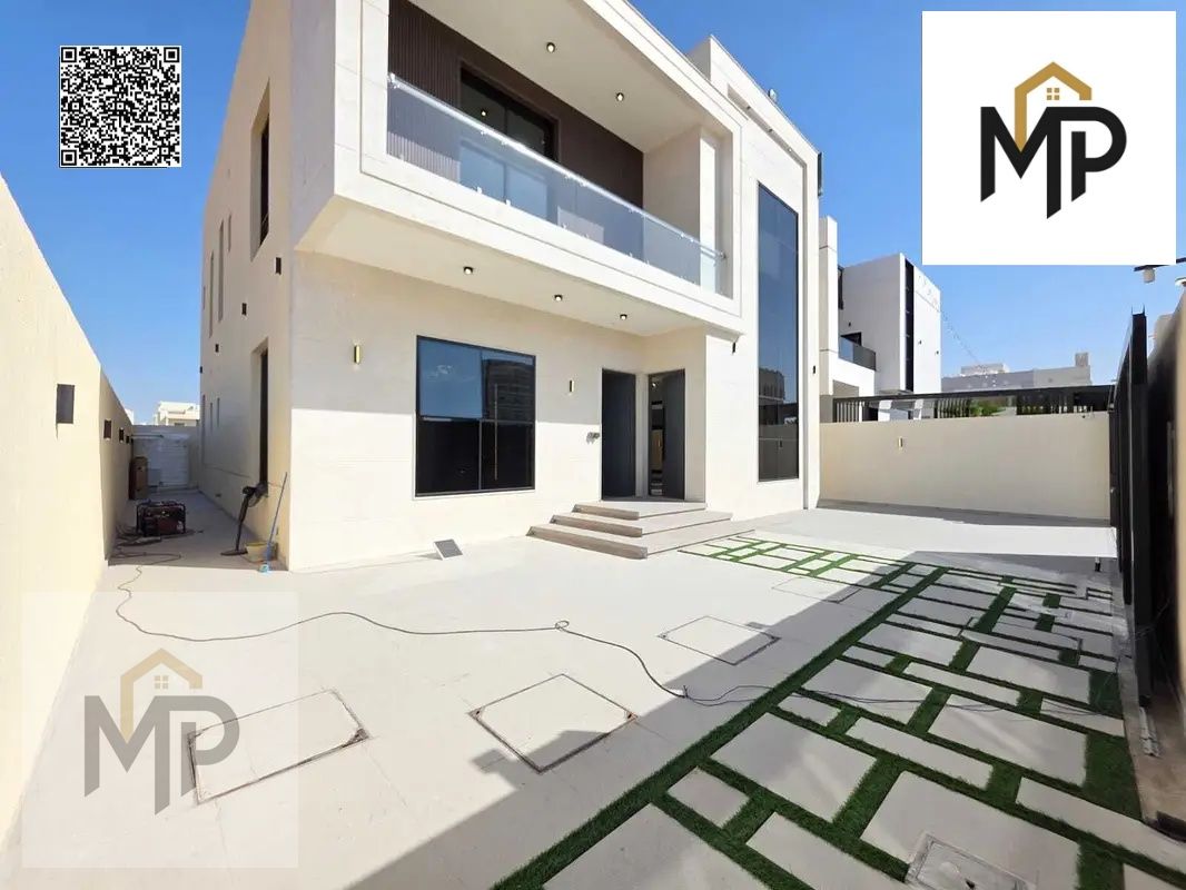 Villa for sale, very spacious, excellent location. This villa boasts a strategic location close to all services, schools, and shopping centers. Freeho