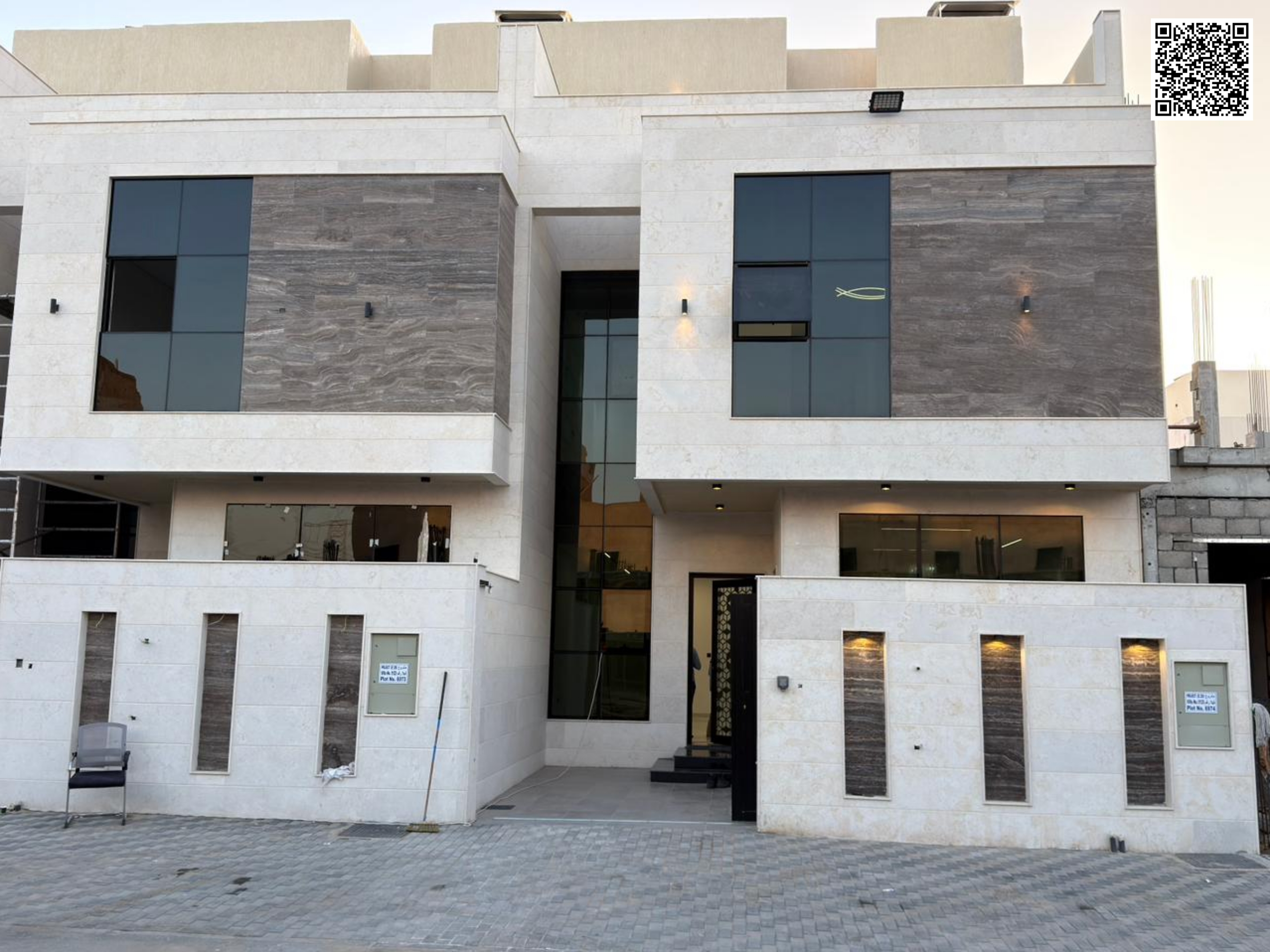 Villa for sale at a very attractive price, near the mosque, including registration and ownership fees. Freehold ownership for all nationalities.