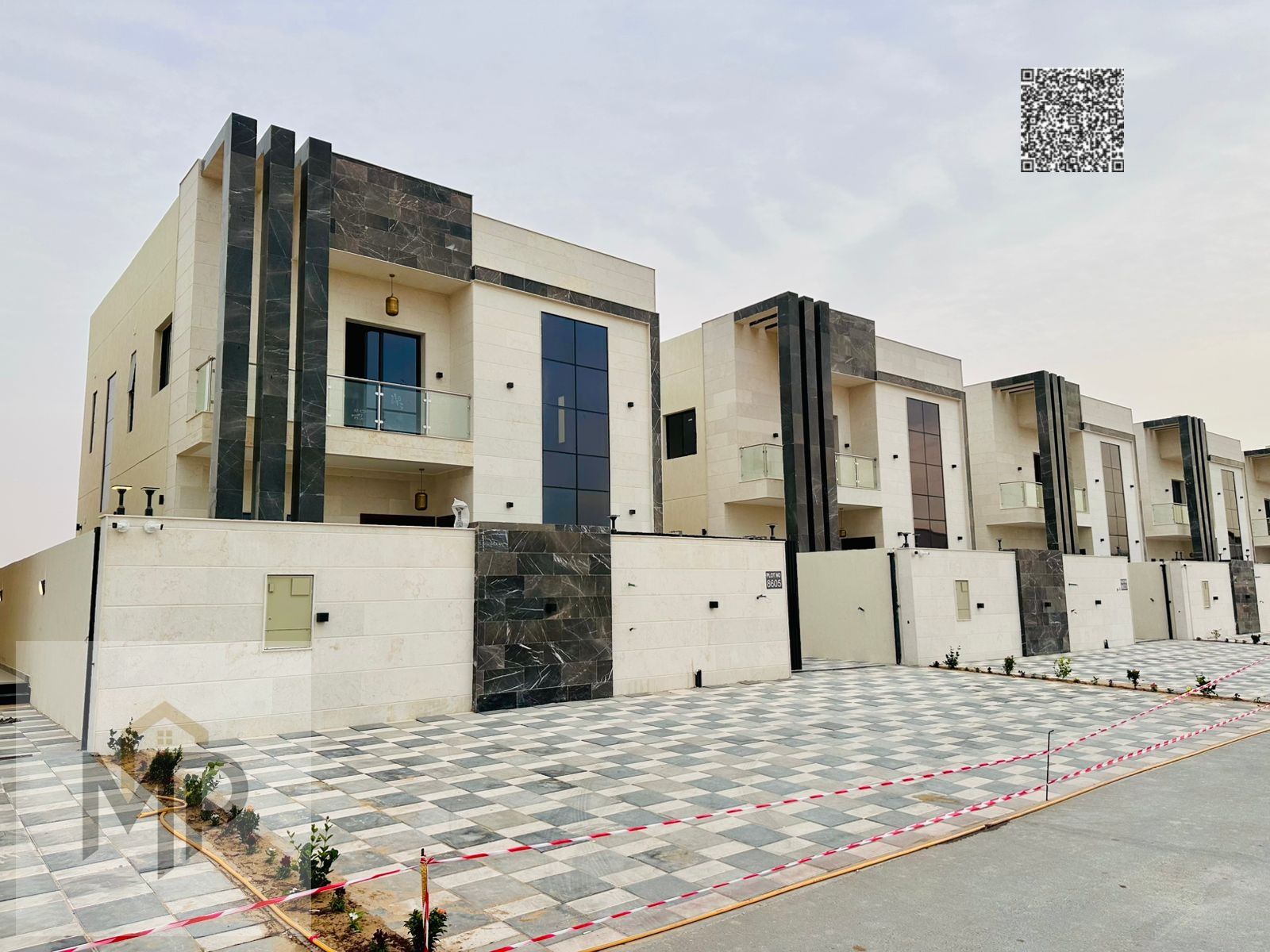 Own a private villa now on a main street with a large setback, at a price that includes registration and ownership fees.