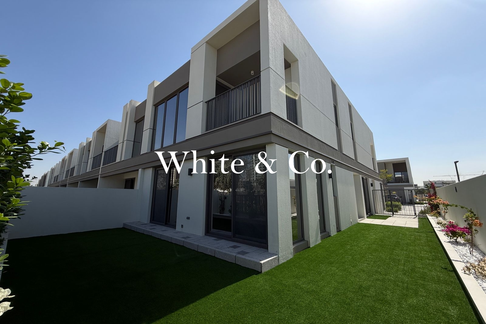Large Landscaped | Single row | Upgraded