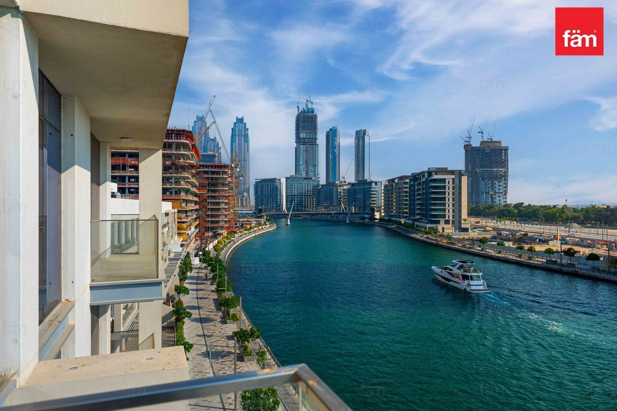 Stunning 2 Bd + Maid | Full Canal View | Ready