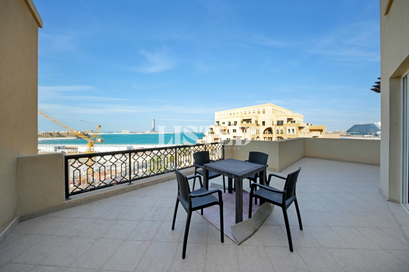 Magnificent Spacious Apartment | Upgraded Kitchen | Wynn View