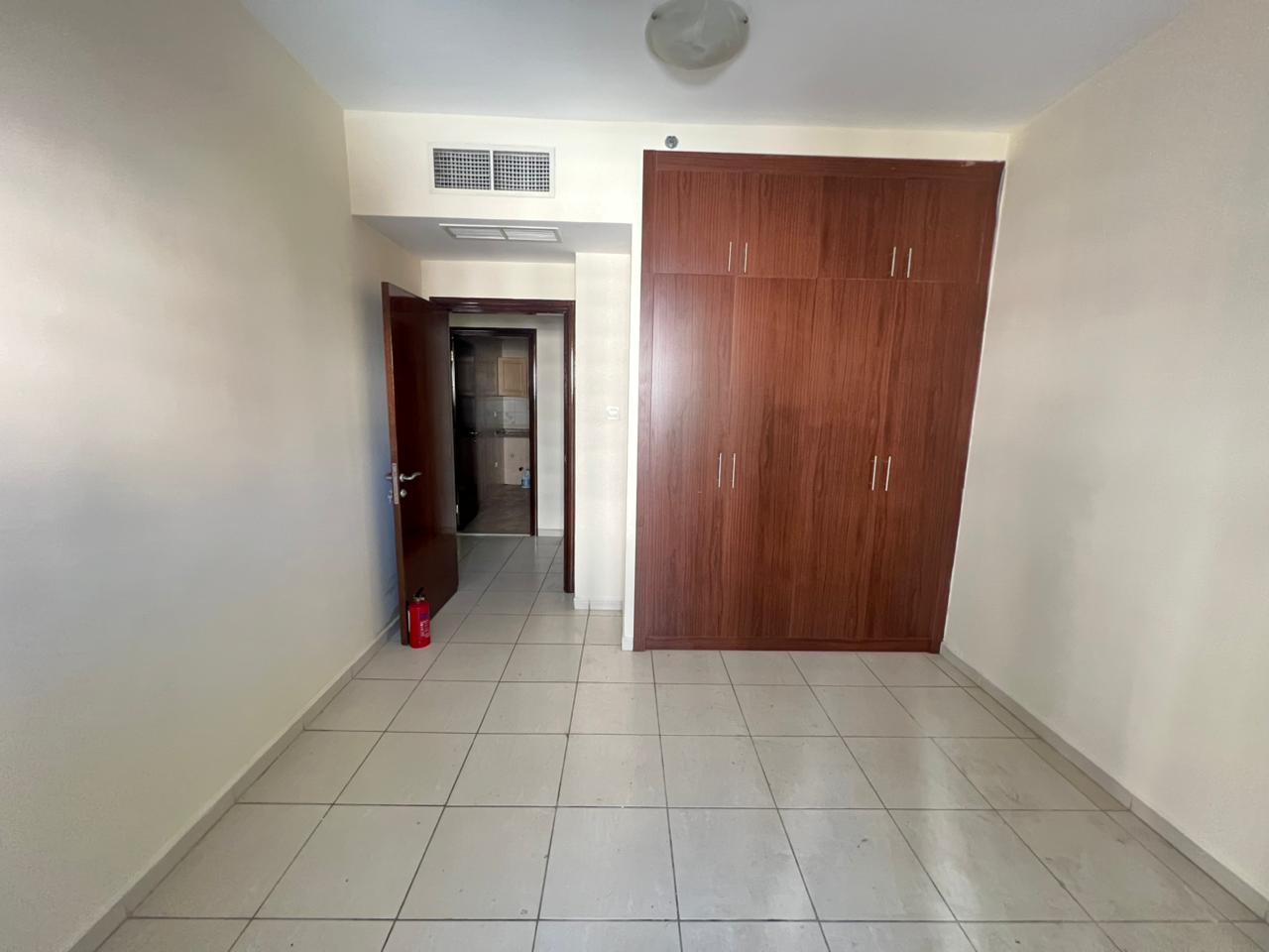 One bedroom and living room in Al-Majar 3 with free parking, balcony, and built-in wardrobes.