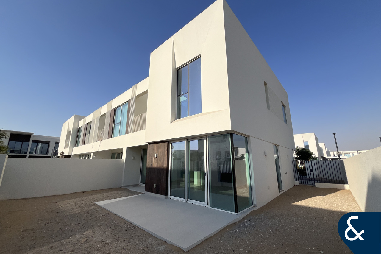 Park Backing | Close to Golden Beach