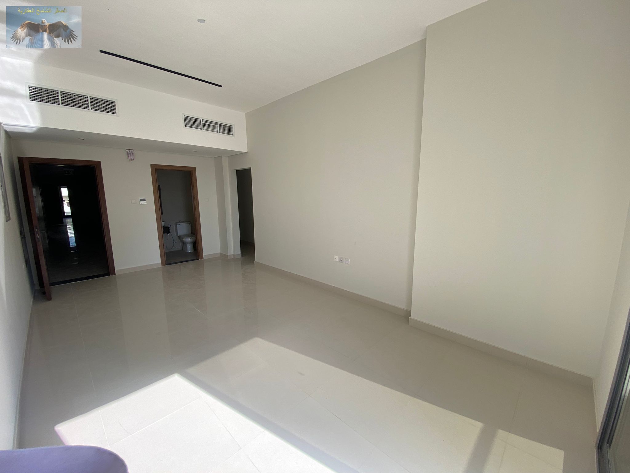 A golden and unique opportunity for annual rent: a 3-bedroom apartment with a living room in a prime location in Ajman.