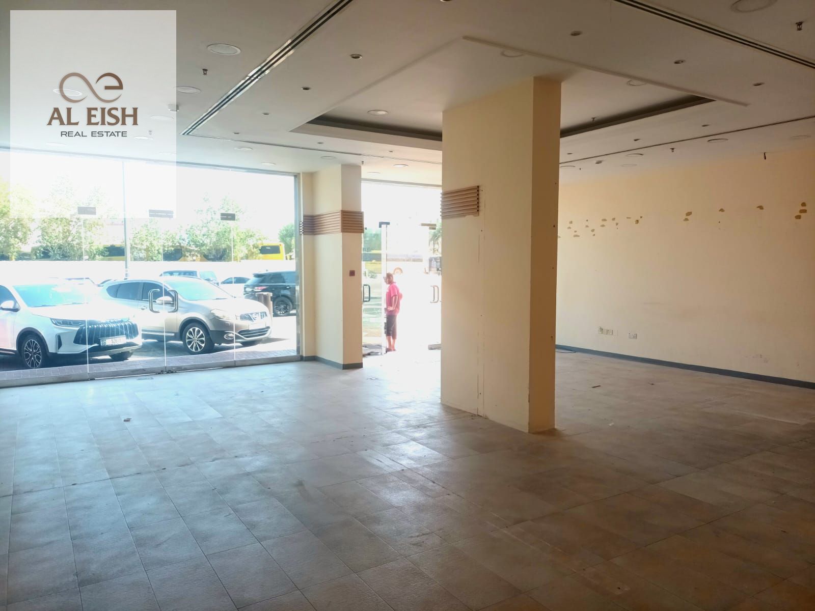 Prime Retail Showroom / Office Space | Al Garhoud – 1,218 Sq. Ft. | AED 230,000/-