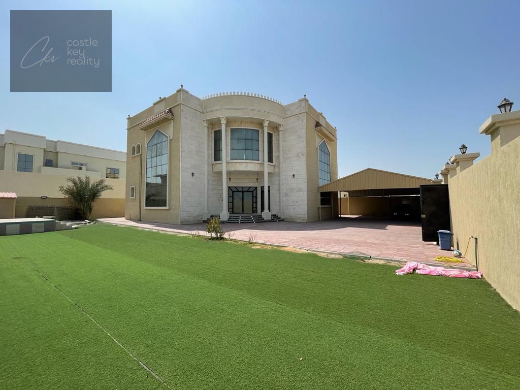 Spacious 5 Bedroom Villa | Hall | Maid's Room | Family Home