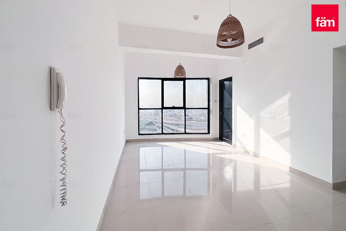 Sea View | Vacant | Spacious Layout