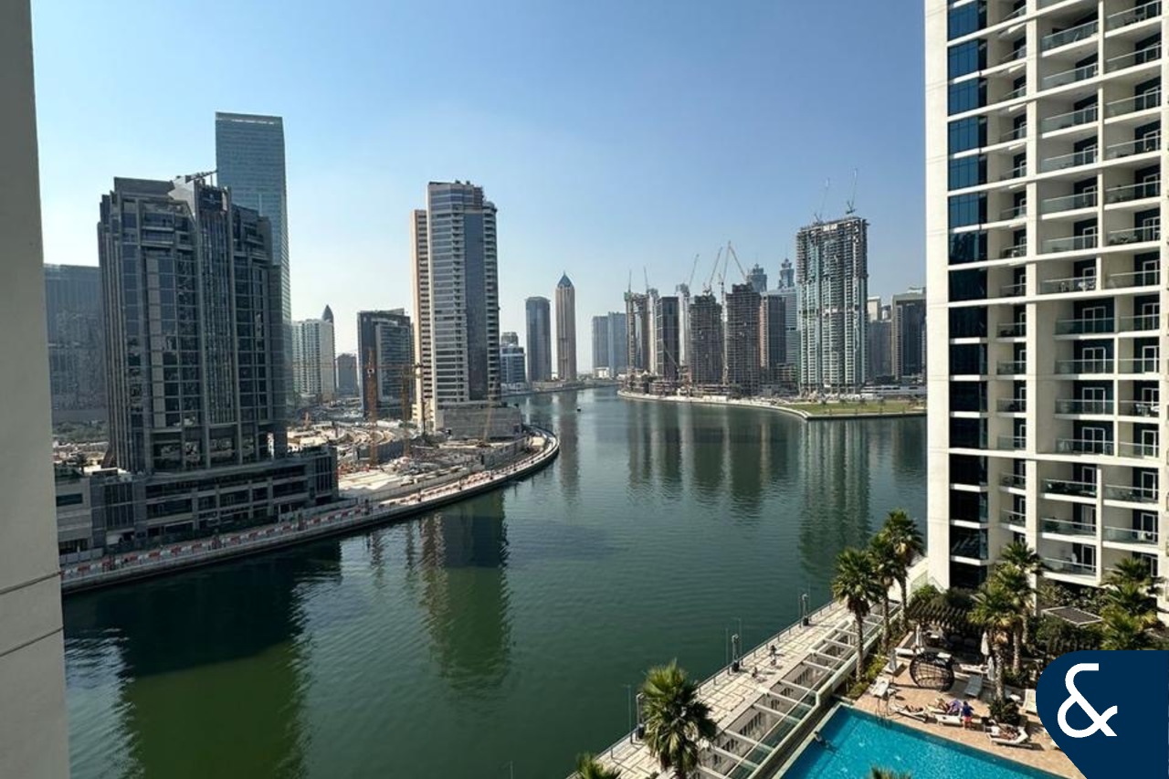 Canal View | Modern Studio | Furnished
