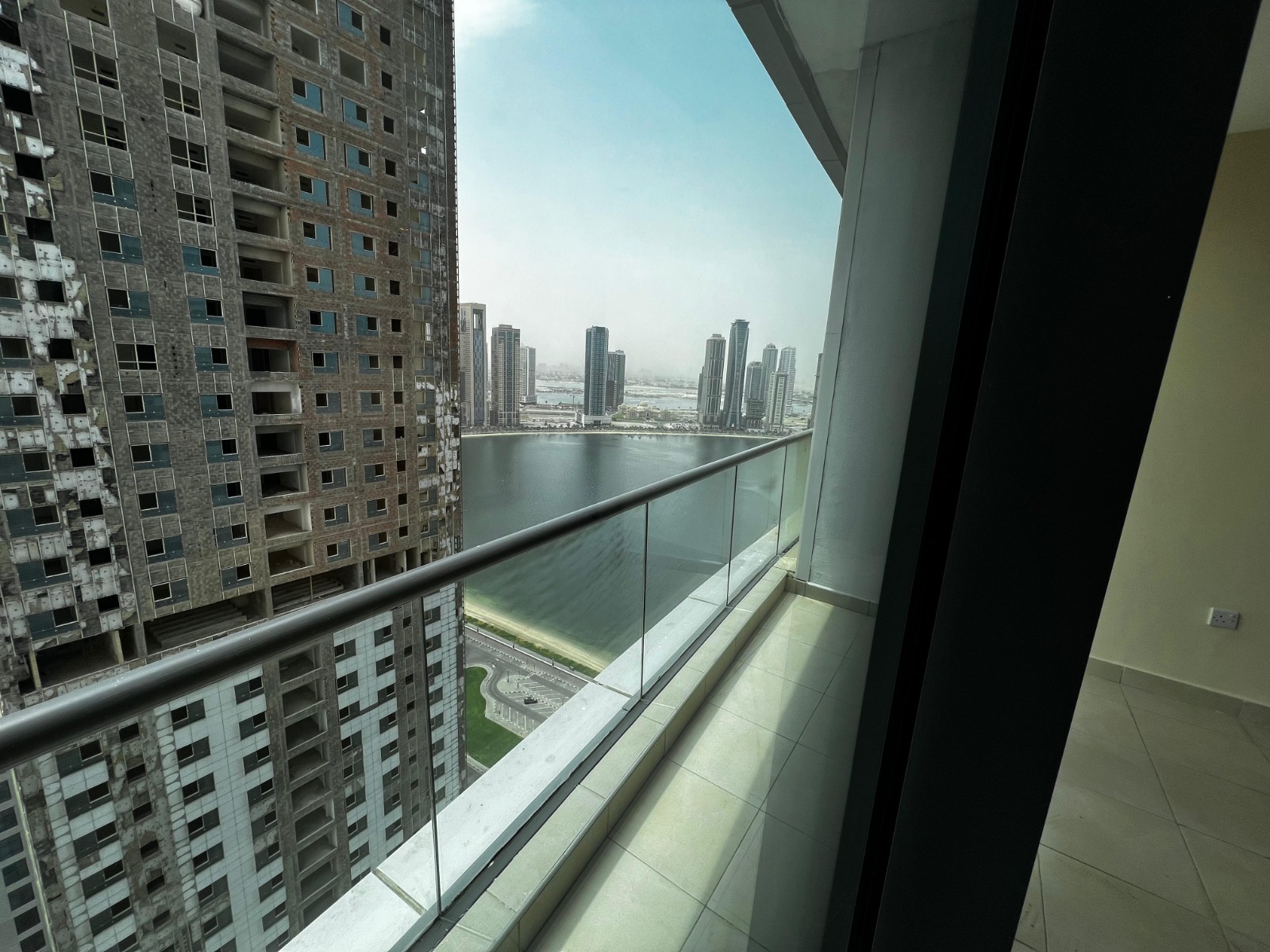 Bedroom Apartment with Sea View Balcony – 3 Baths, Free Parking, Gym & Pool, AC & Built-in Wardrobes