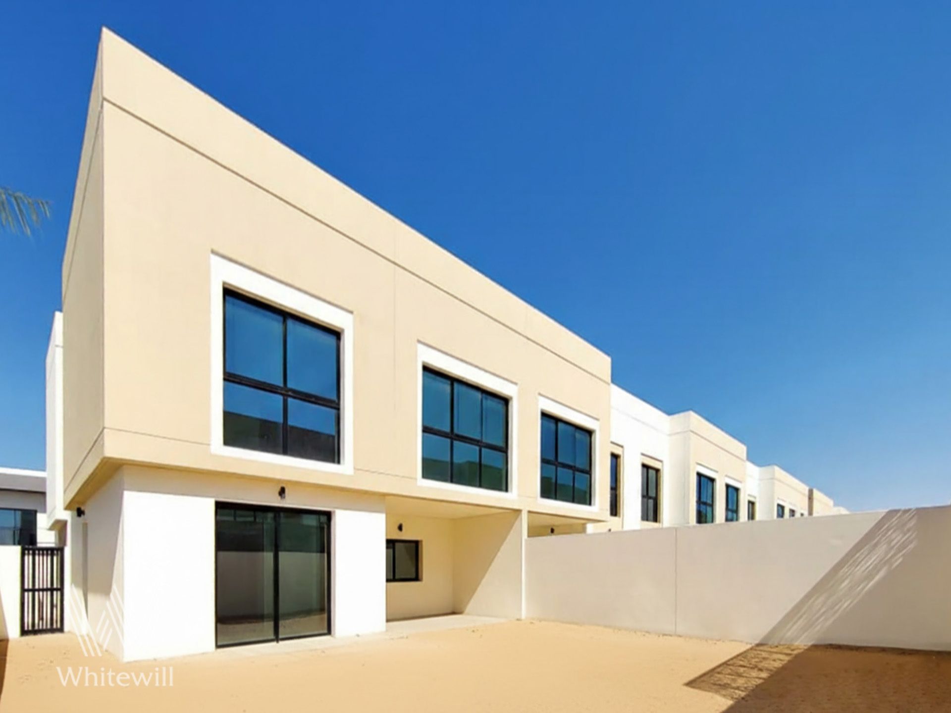 Corner | Large Private Garden | First Tenant