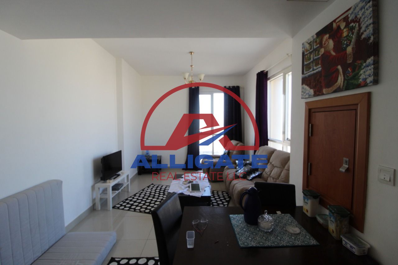 High Floor / Good Community / Well Maintained /