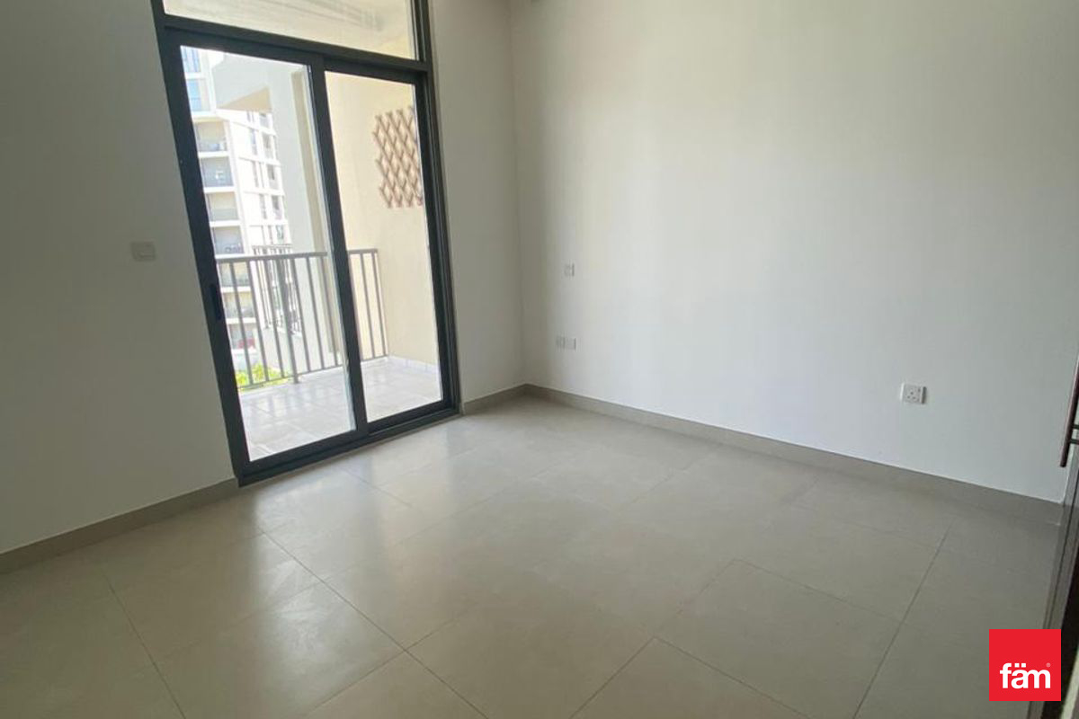 Vacant | Spacious | Unfurnished | 4 Cheques
