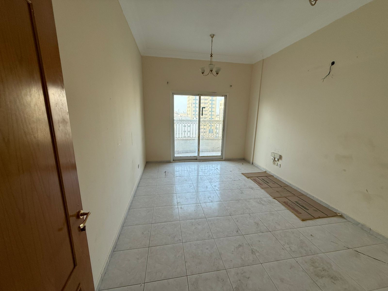 Most beautiful 1-bedroom apartment with a spacious living room, balcony, open view, and large layout in Al Qasimia – Al Mahatta.