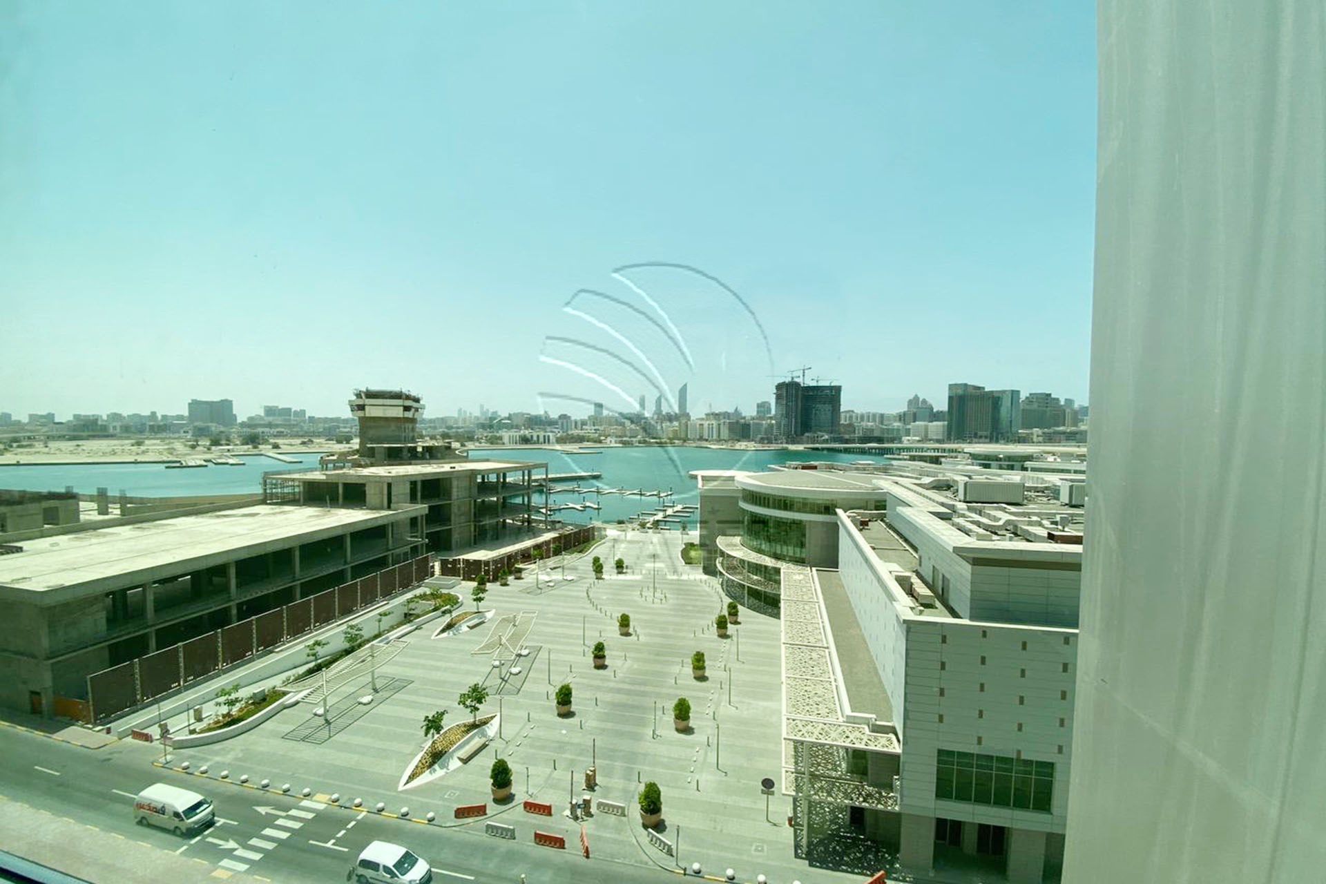 Vacant and Spacious Corner Unit | Sea View
