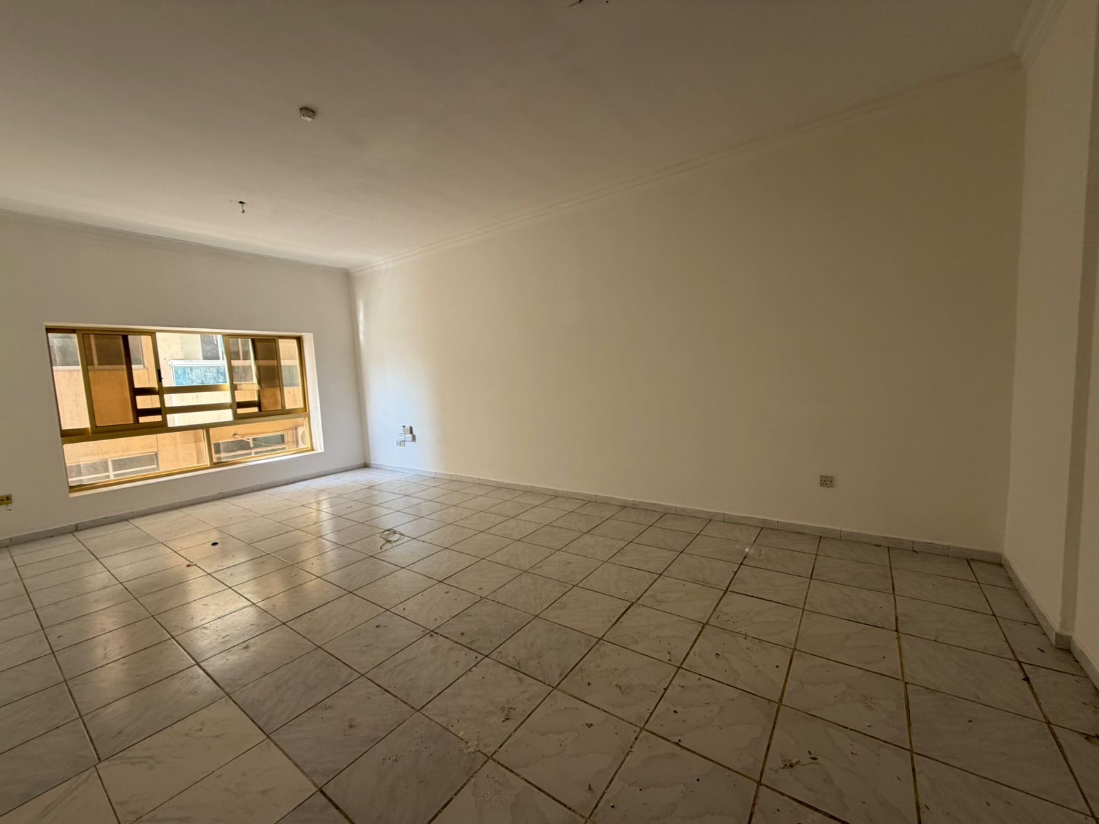 **For Annual Rent in Sharjah – Al Majaz 3** Limited-time opportunity **Cheapest 2-bedroom apartment with living room in Al Majaz 3** **Price: AED 43