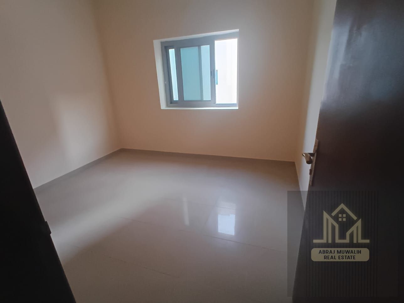 1BHK lavish apartment Near School zone Muwaileh 32k.