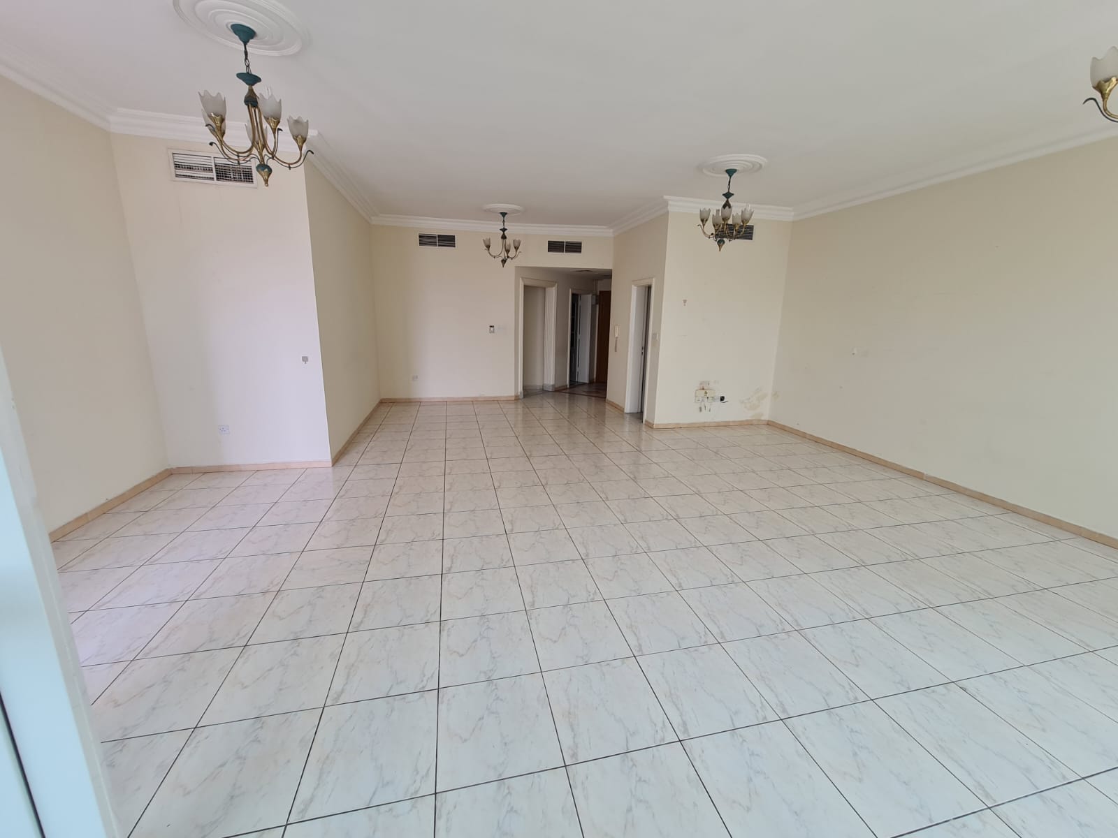 3 Bedroom Apartment for Rent – Al Majaz 2 | Sharjah – Senki Tower (Families Only)