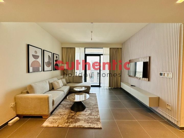 Creek View | Brand New | Spacious Livingroom