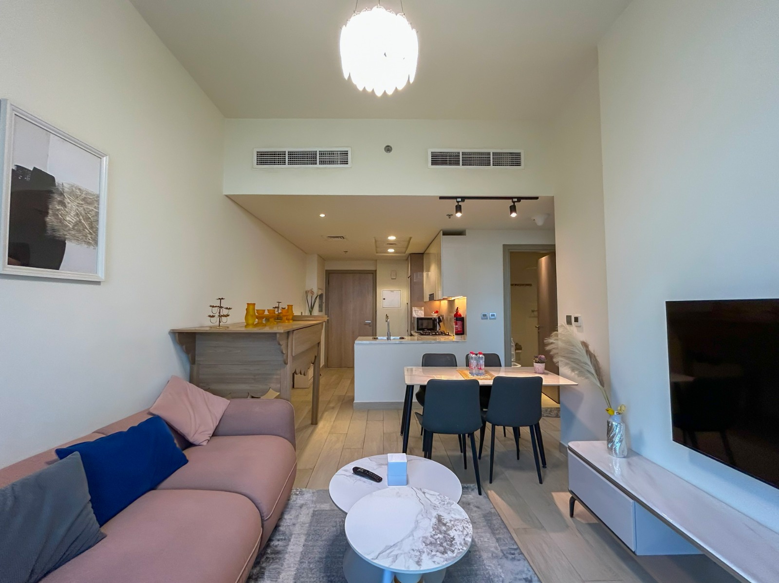 Cozy & Modern 1 Bedroom Apartment 194AZR48-1